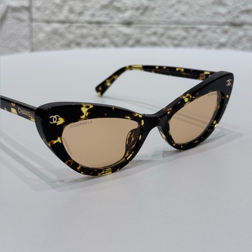 Chanel Upturned Cat-Eyed Sunglasses - Picture 3 of 7